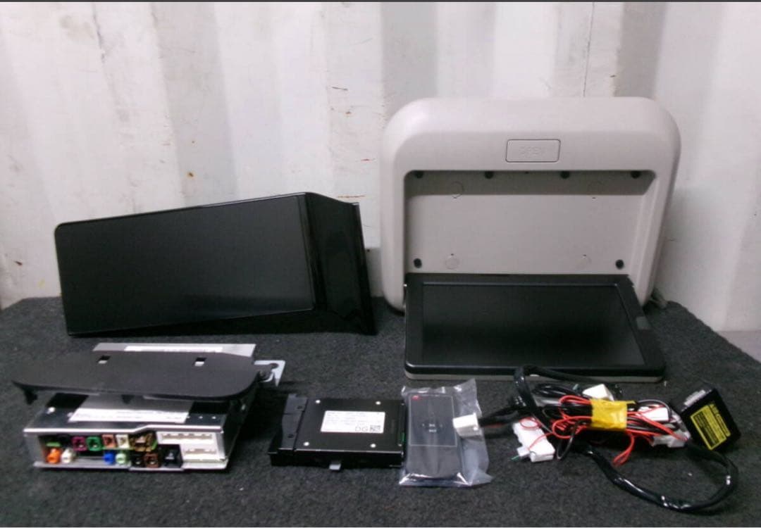 セレナC28 純正ナビ、モニター