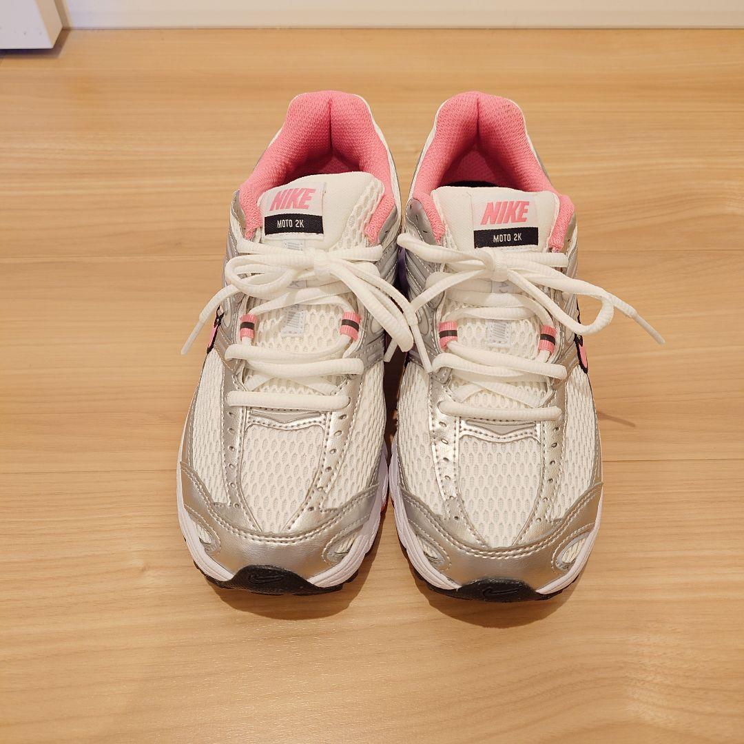 NIKE　MOTO 2K 23.5cm