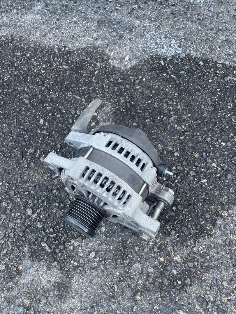 200系クラウンオルタネーター