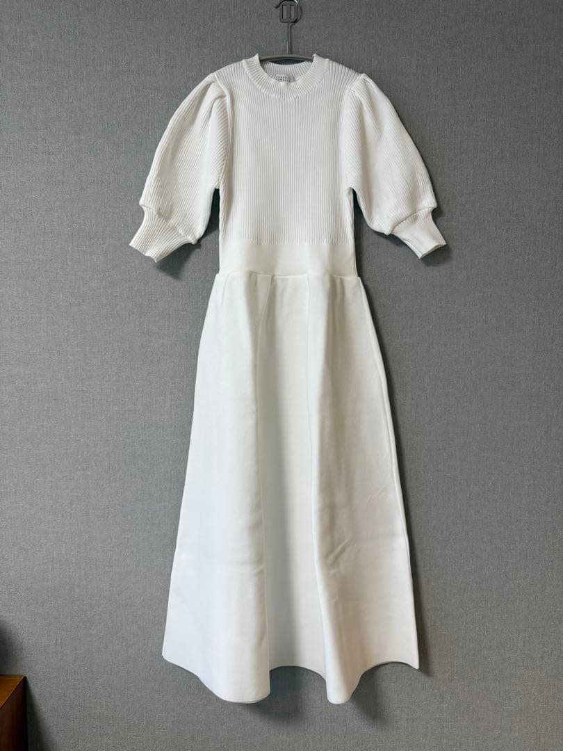 未使用美品【BARNEYS NEW YORK】ニットワンピース　ホワイト