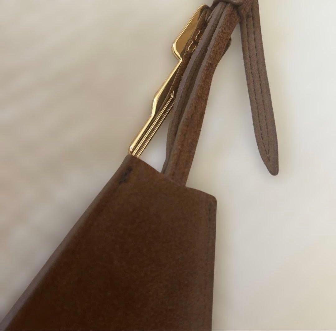 未使用★miu miu ミュウミュウ チャーム キーホルダー 茶 スエード