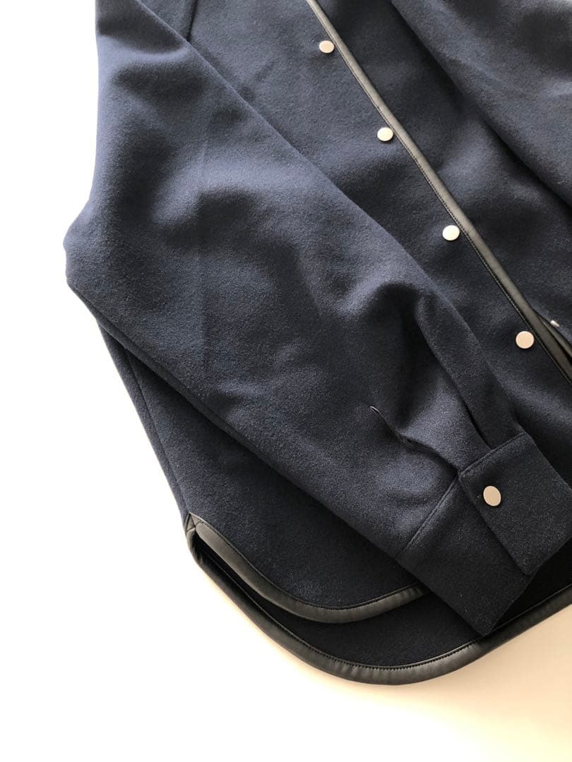 OUR パイピング使いのノーカラージャケット