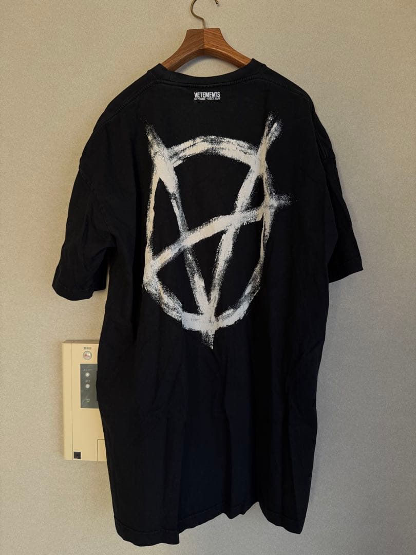 VETEMENTS 21SS anarchy Tシャツ