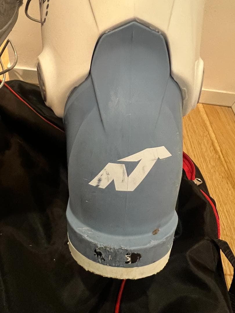 Salomon Lux ジュニア用スキー板 130cm＆NORDICAブーツ