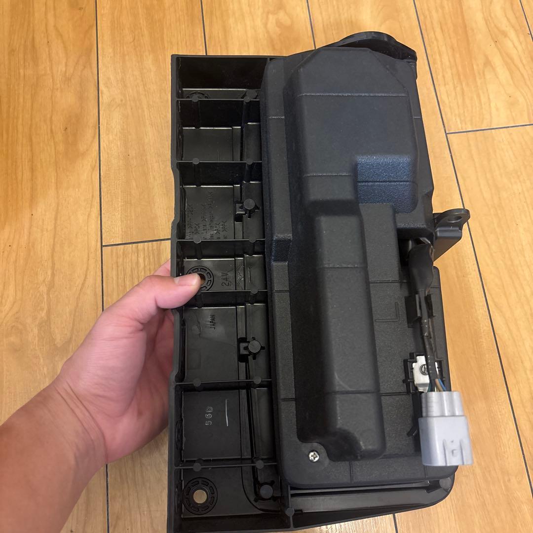 日野　純正　小糸テールランプ　新車外し