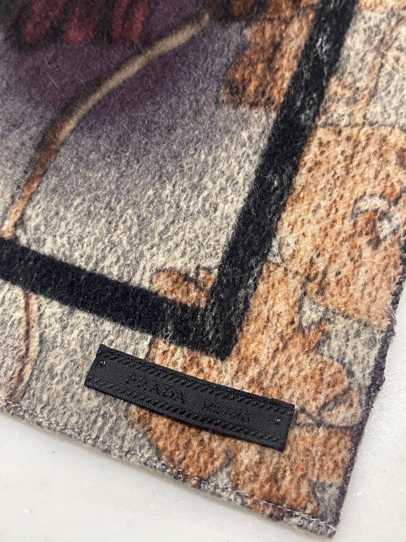 Prada プラダ花柄マフラー 紫とベージュ137 x 21