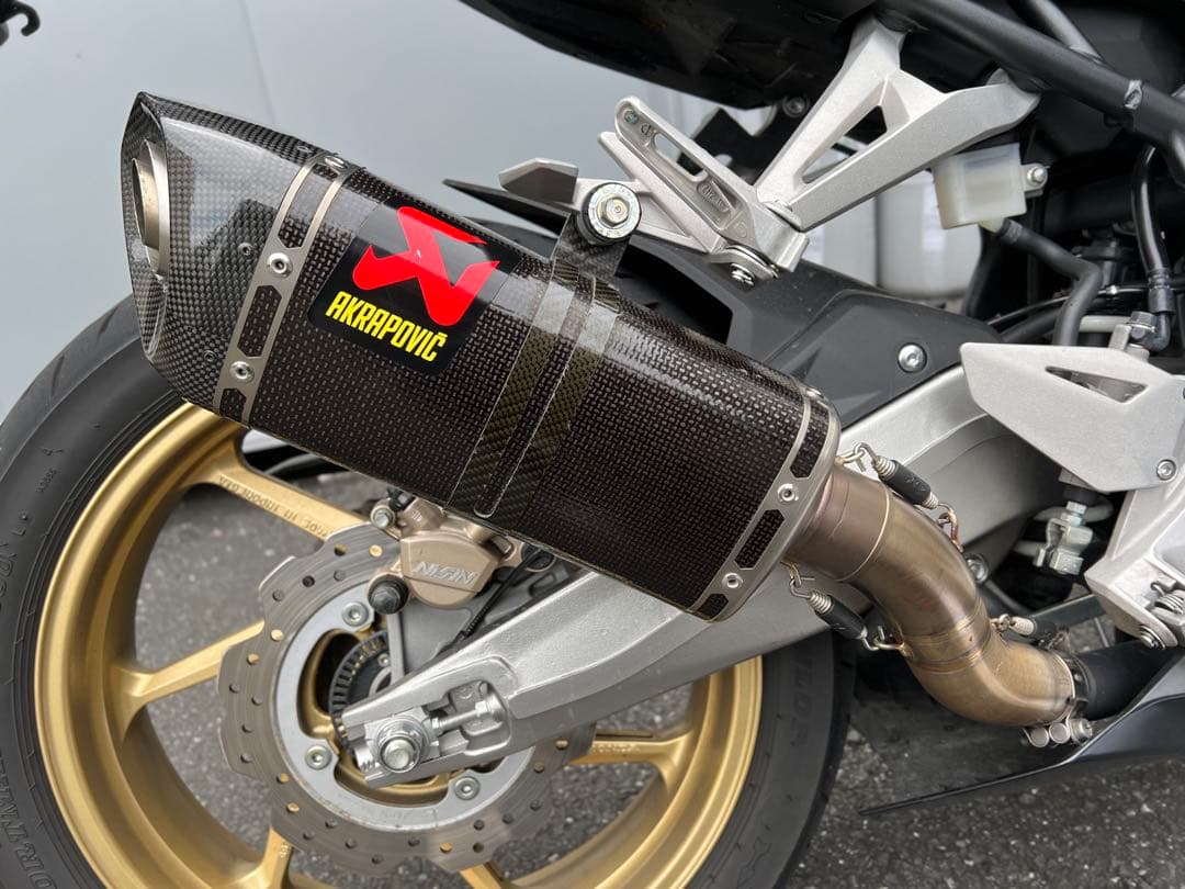 アクラポビッチ スリップオンマフラー CBR250RR mc51