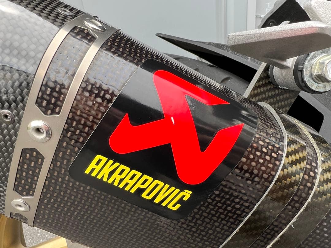 アクラポビッチ スリップオンマフラー CBR250RR mc51