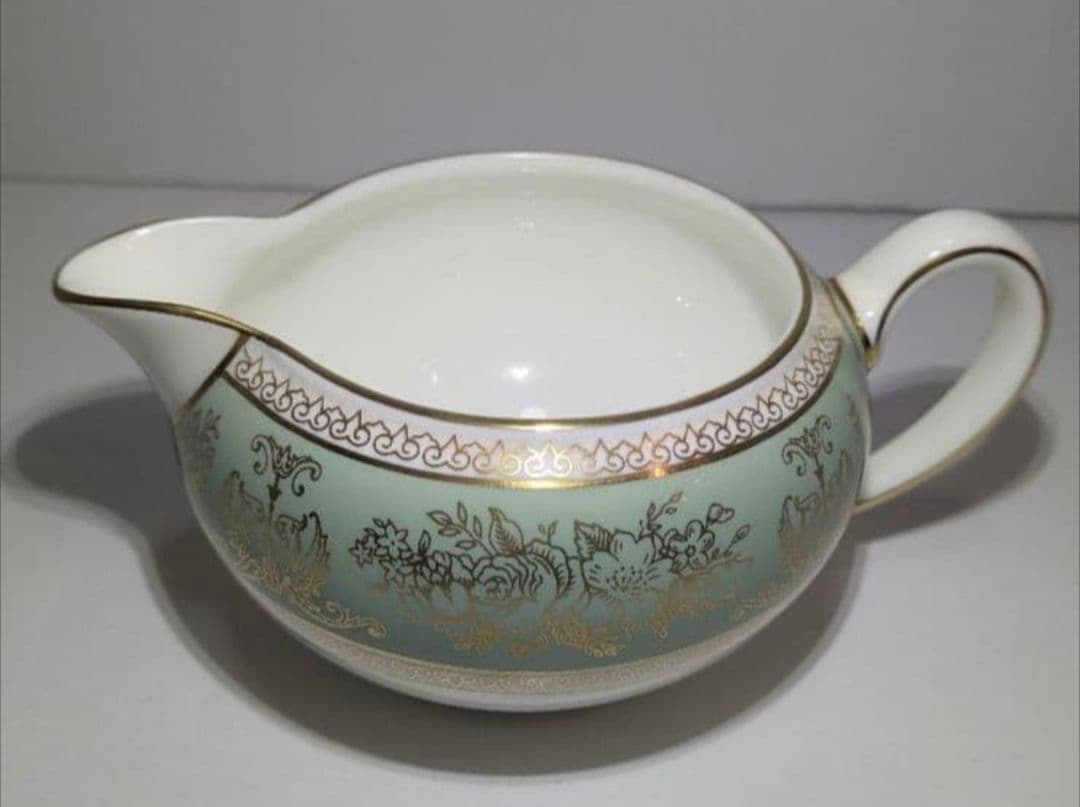 ぎゅな☺︎　コロンビアセージグリーン　ポット・皿・クリーマー　3点セット