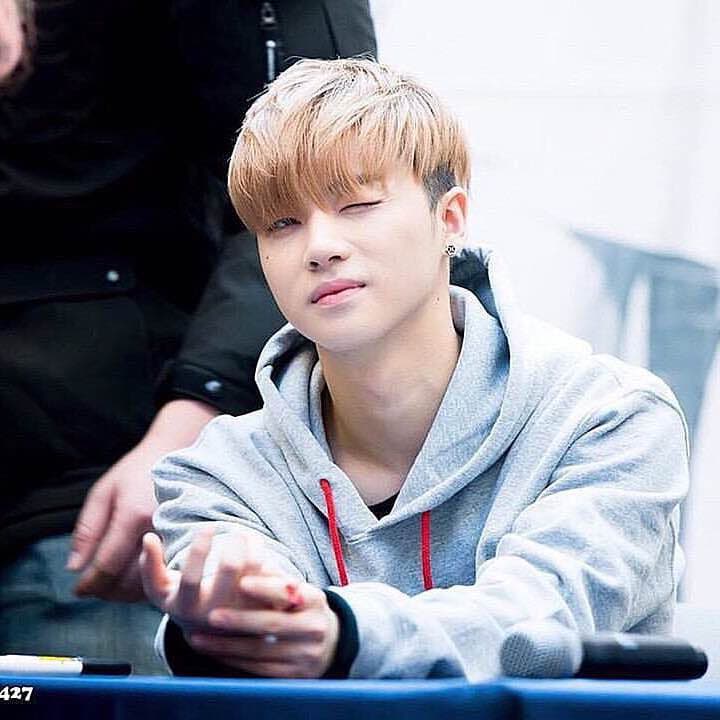 、iKONのユニョン君とジナンくんの写真