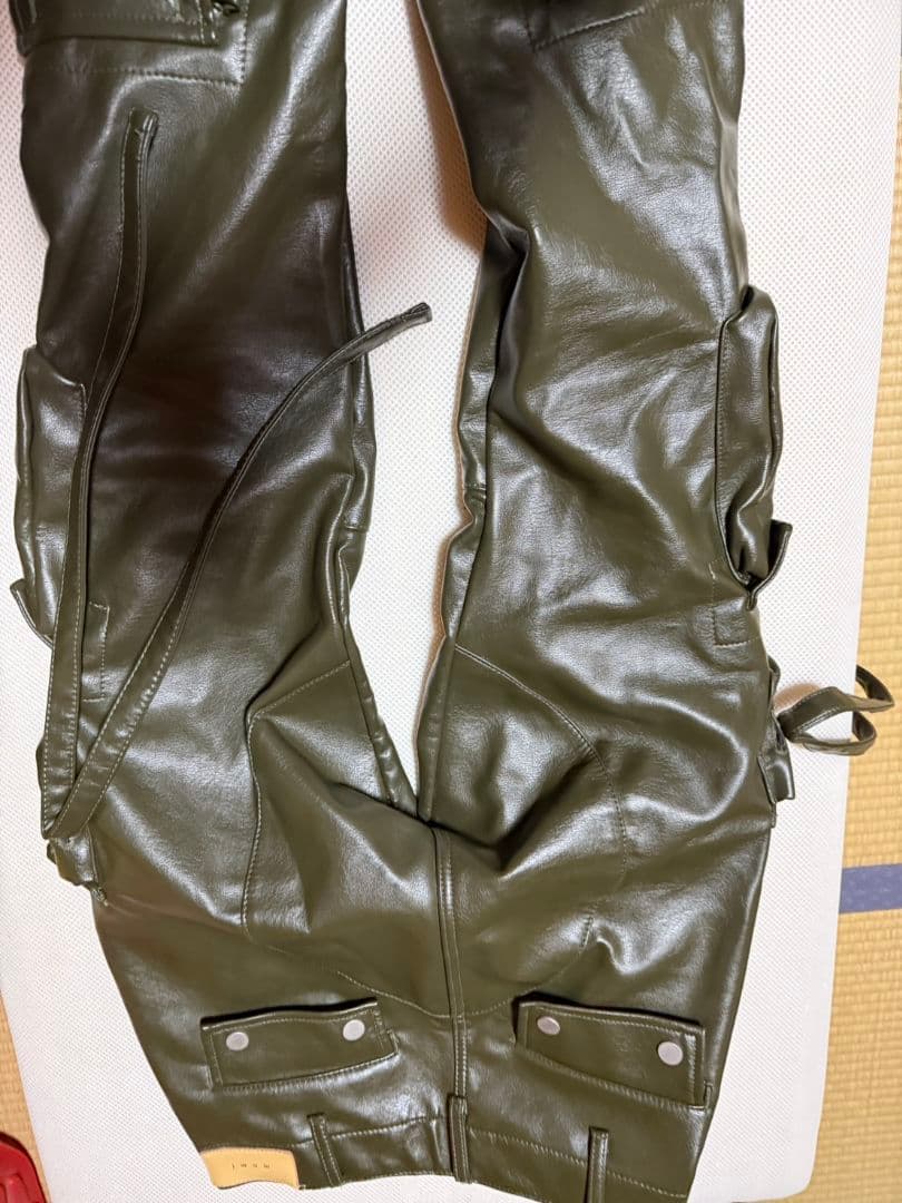 MNMLレザーフレアパンツ