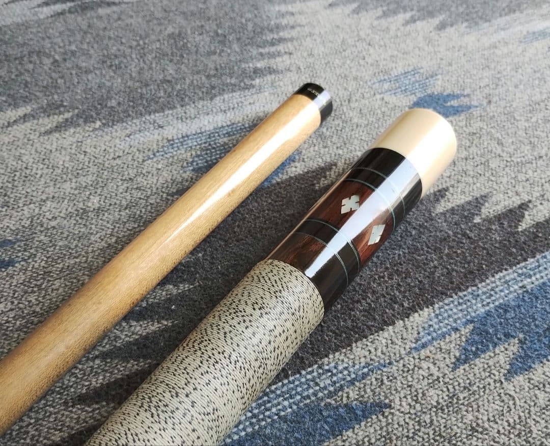 ビリヤード JOSS Custom Cues 1983 White Letter Logo