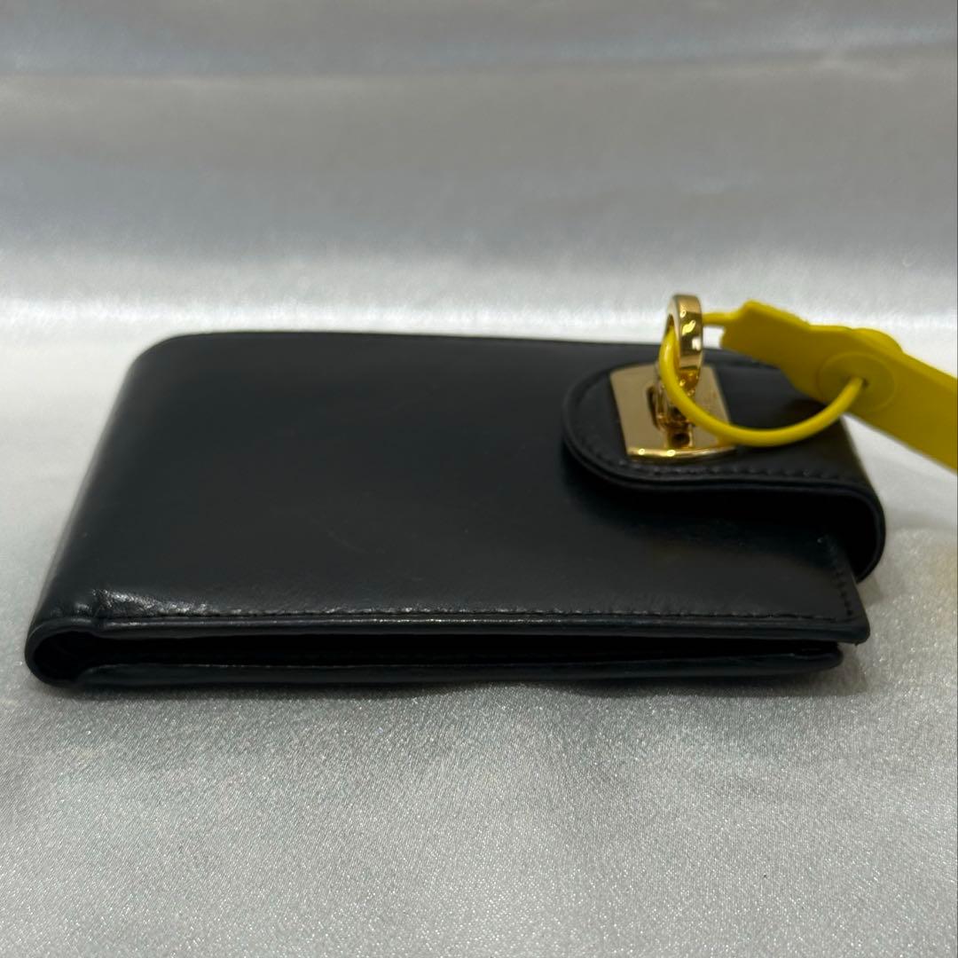 サルヴァトーレフェラガモ　ガンチーニ 二つ折り財布 レザー　ブラック　ゴールド