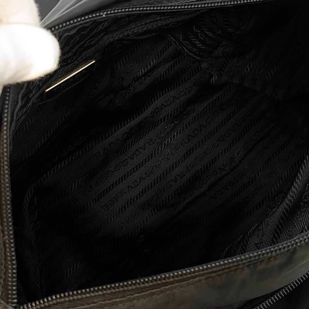 人気✨プラダ　ショルダーバッグ　メッセンジャー　三角ロゴ　ナイロン　レザー　黒