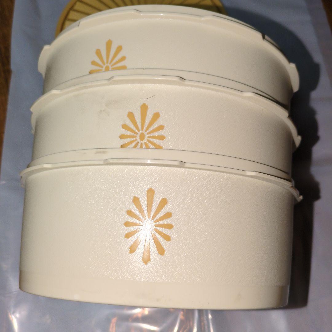 タッパーウェアクリーム色の花模様保存容器9個セット