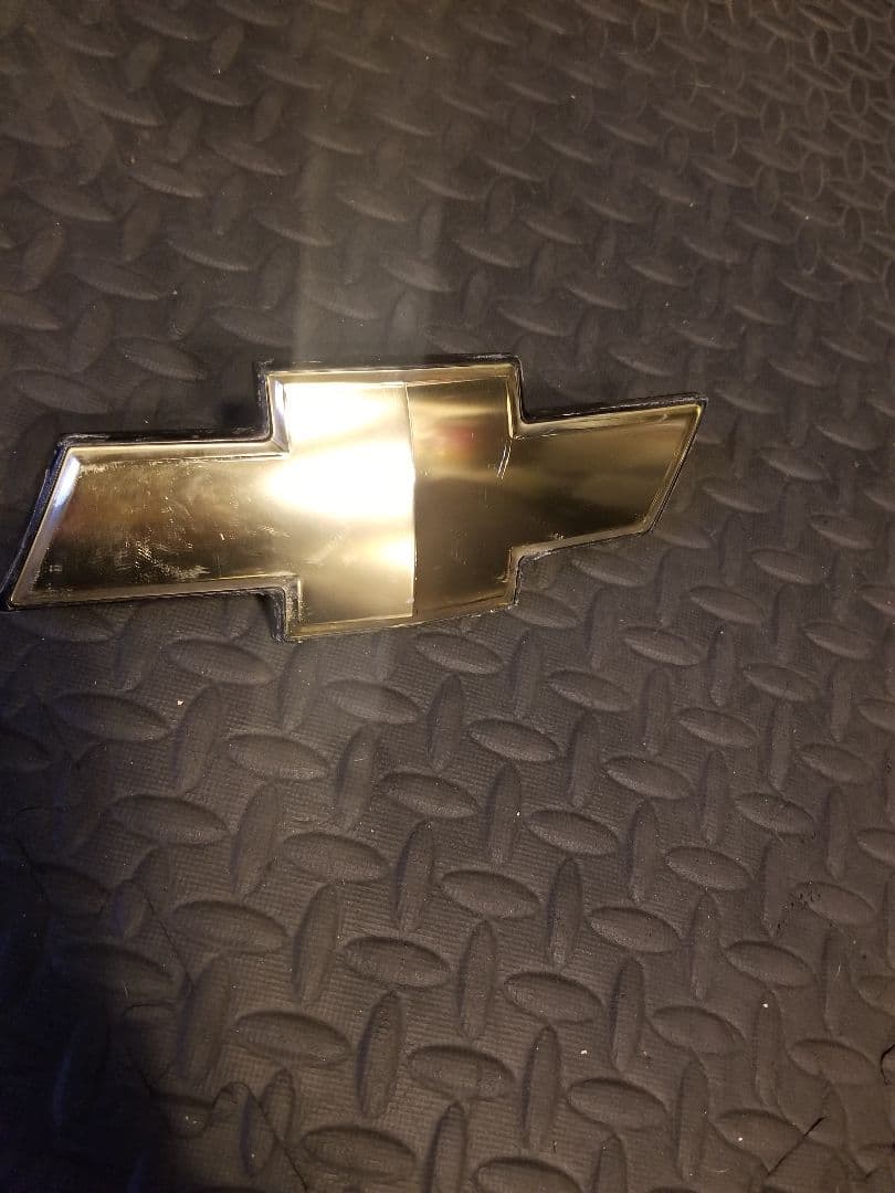 シボレー　エクスプレス　ボウタイ　エンブレム