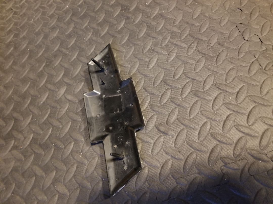 シボレー　エクスプレス　ボウタイ　エンブレム