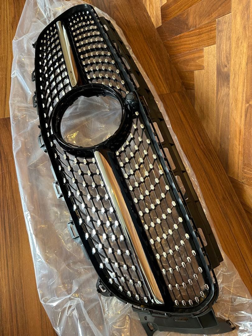 ベンツ Eクラス用　社外品　ダイヤモンドグリル