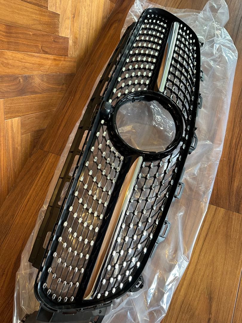 ベンツ Eクラス用　社外品　ダイヤモンドグリル