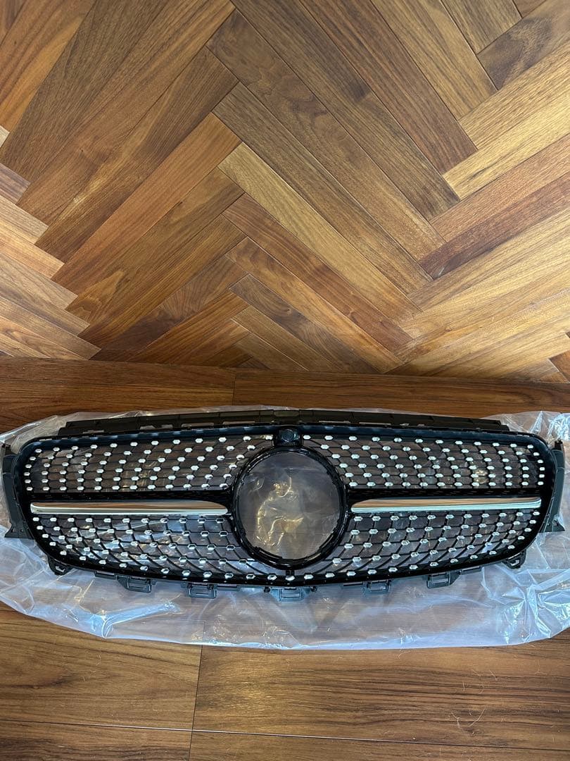 ベンツ Eクラス用　社外品　ダイヤモンドグリル