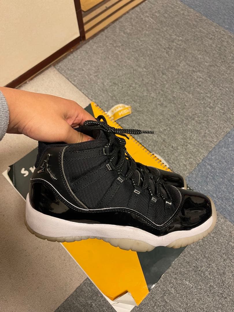 Jordan エアジョーダン 11 ブラック/ホワイト