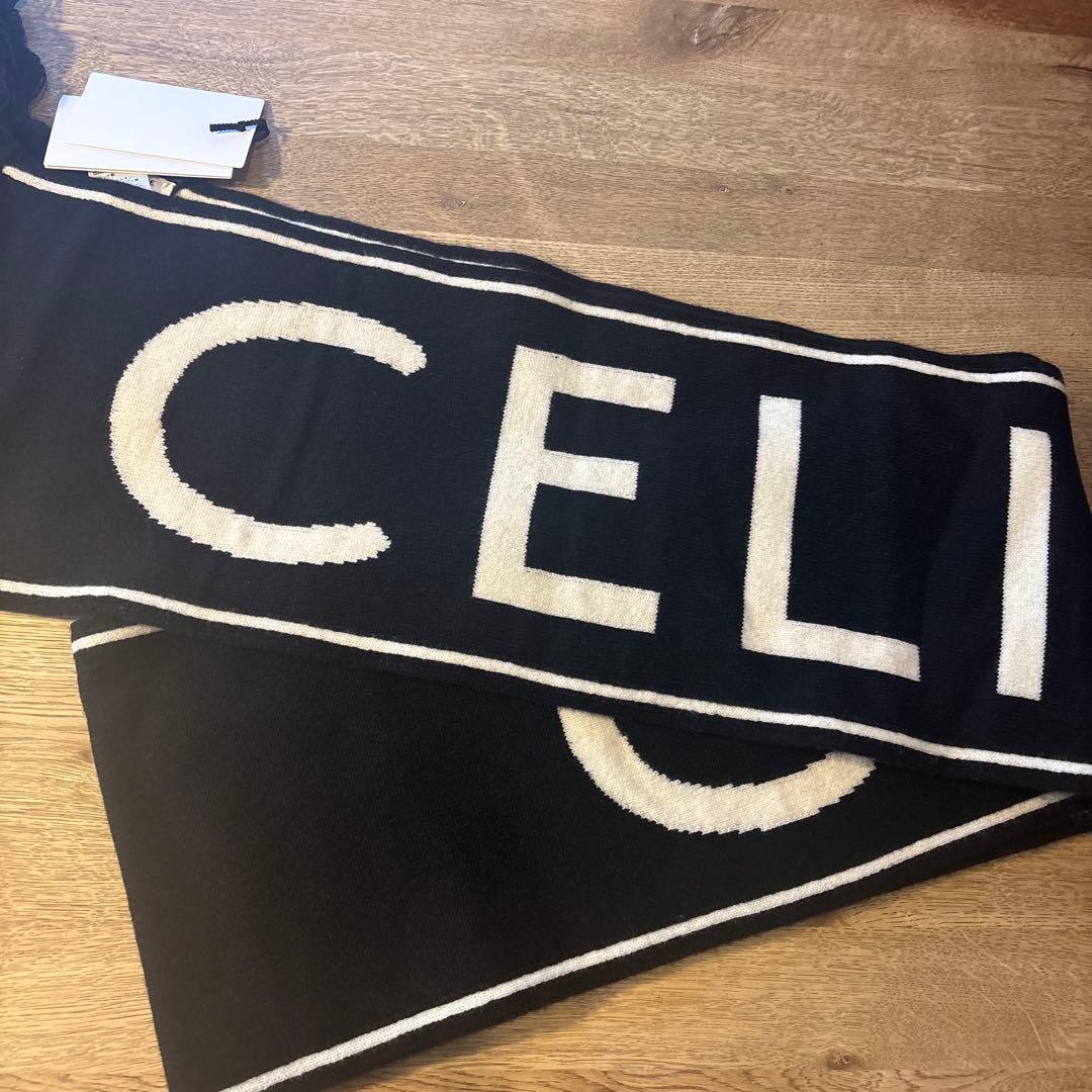 CELINE ロゴマフラー ブラック/ホワイト