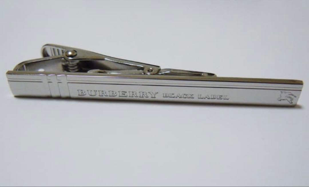新品　バーバリーブラックレーベル ロゴ ネクタイピン