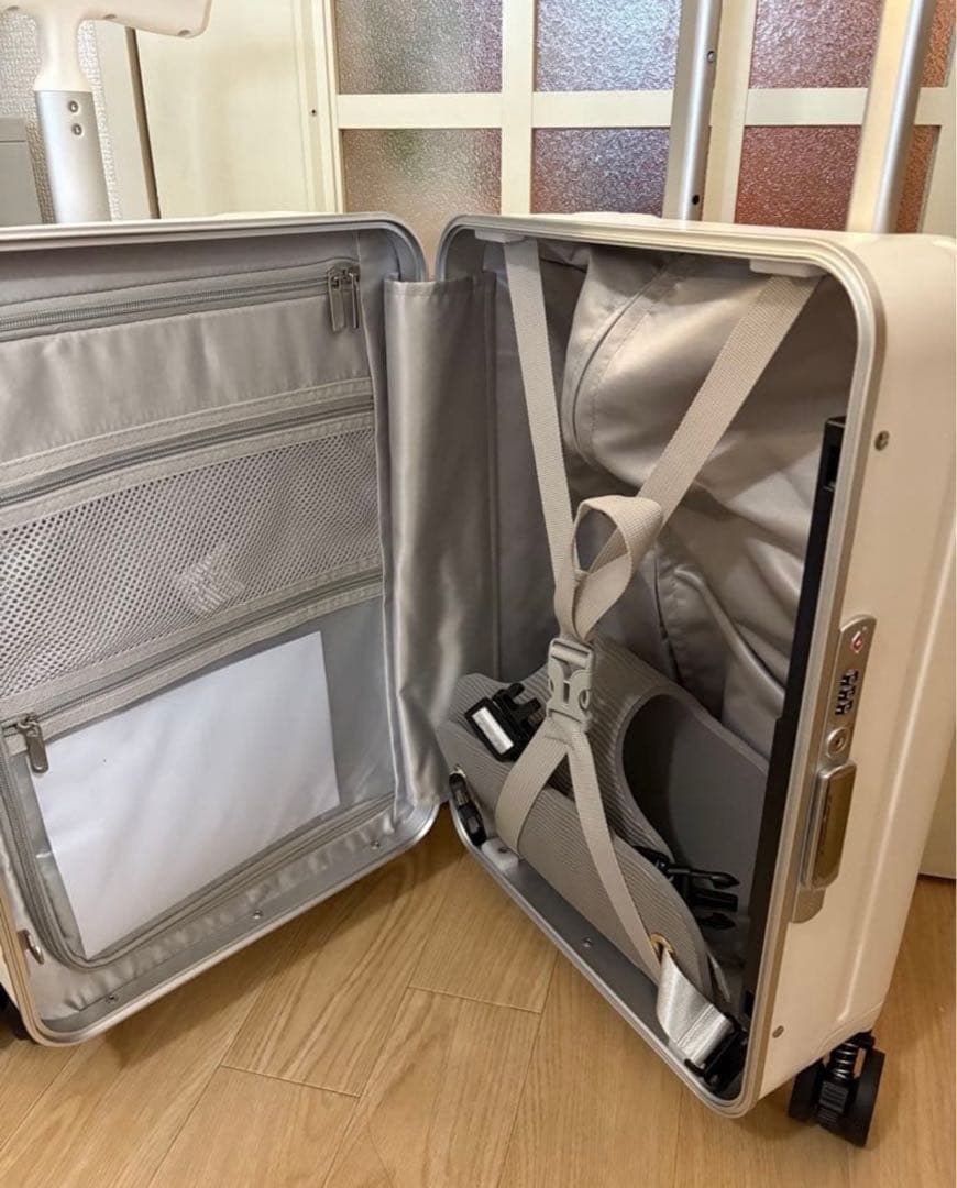 難あり新品未使用 多機能子供乗れるスーツケース　40リットル　白