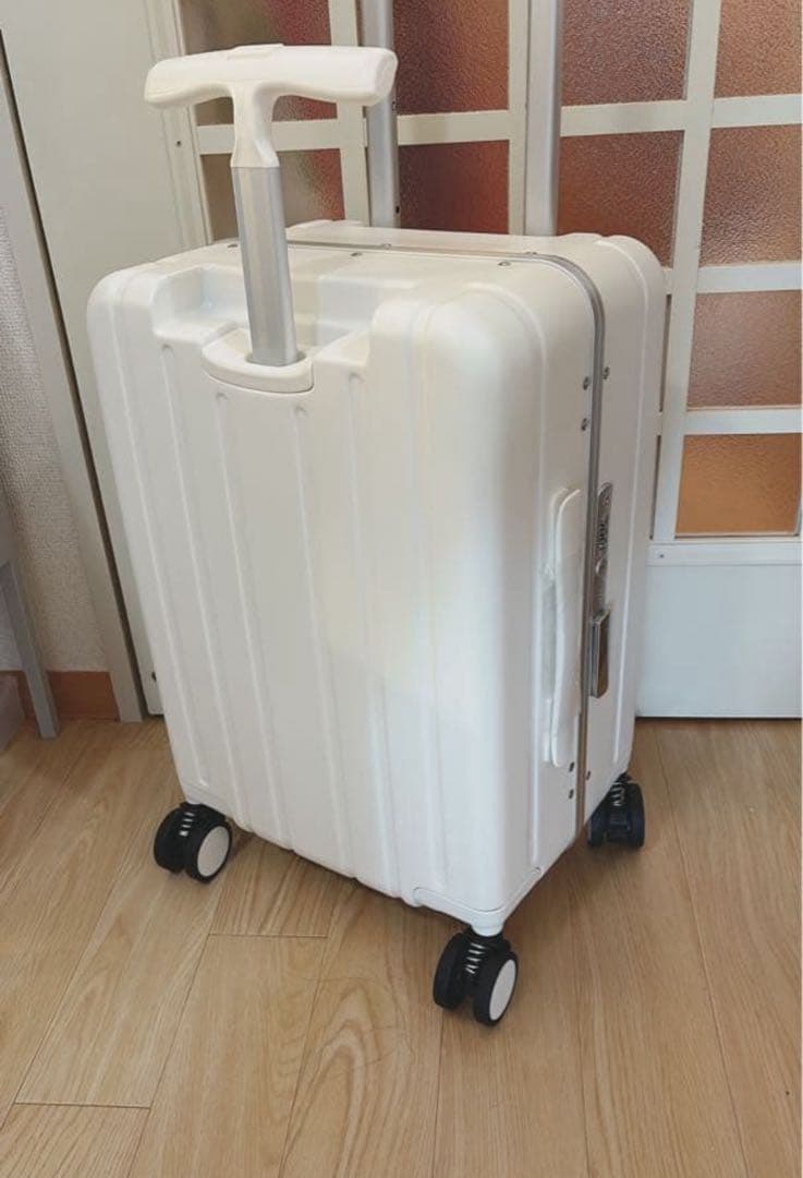 難あり新品未使用 多機能子供乗れるスーツケース　40リットル　白