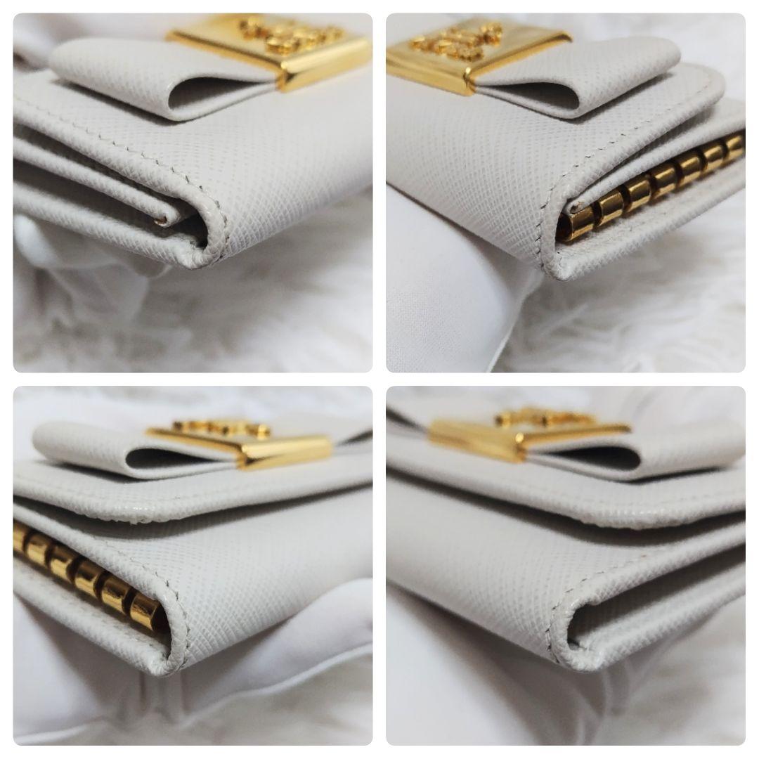 未使用級極美品✨プラダ♡6連キーケース　ロゴプレートりぼん　ゴールド金具ホワイト