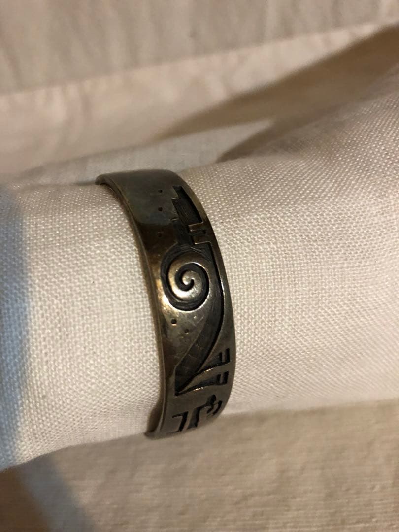 たけ(ホピ族　インディアンジュエリーシルバーバングル 鹿　動物彫刻入り )