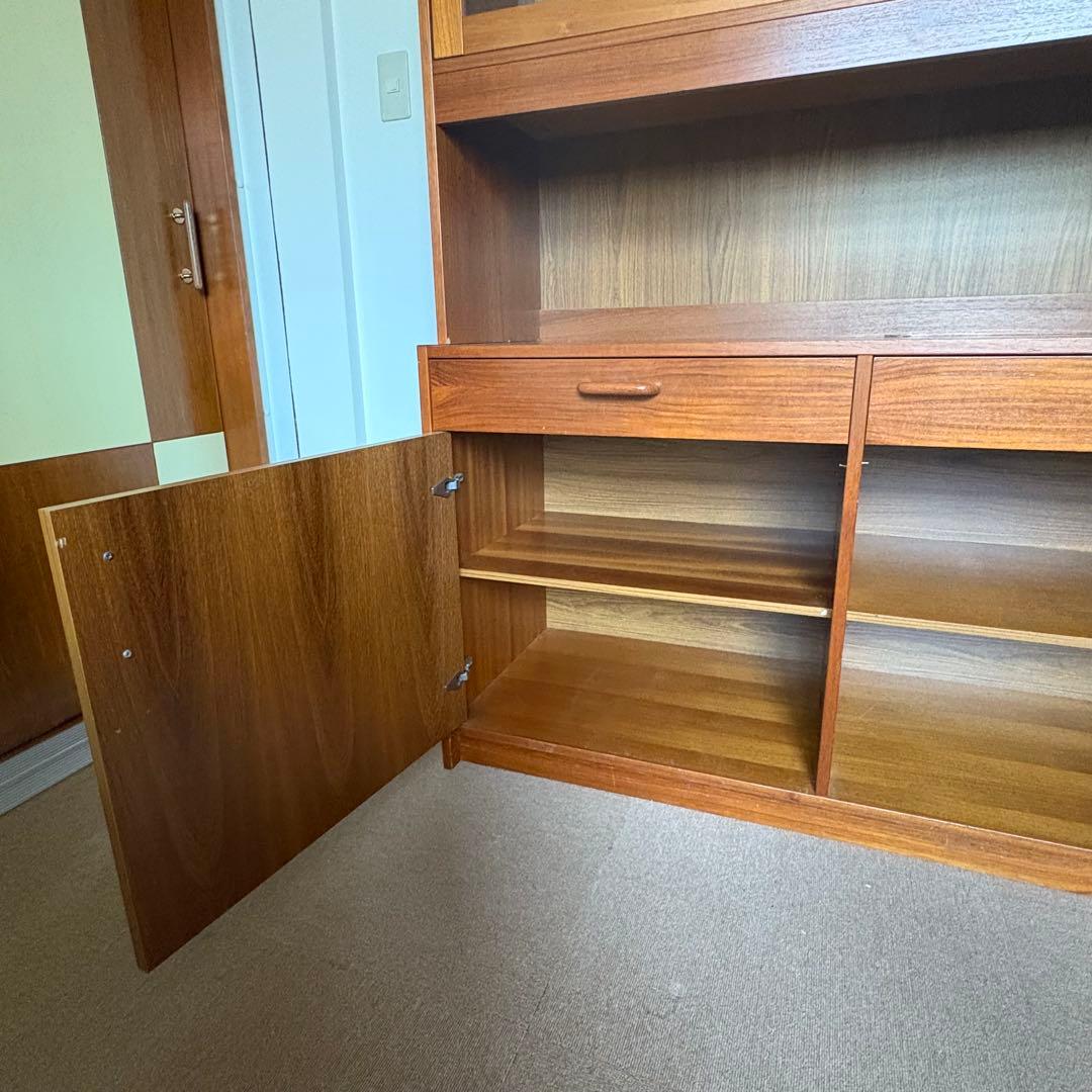 80年代デンマーク製：食器棚※ガラス棚板4枚別口配送(別売)