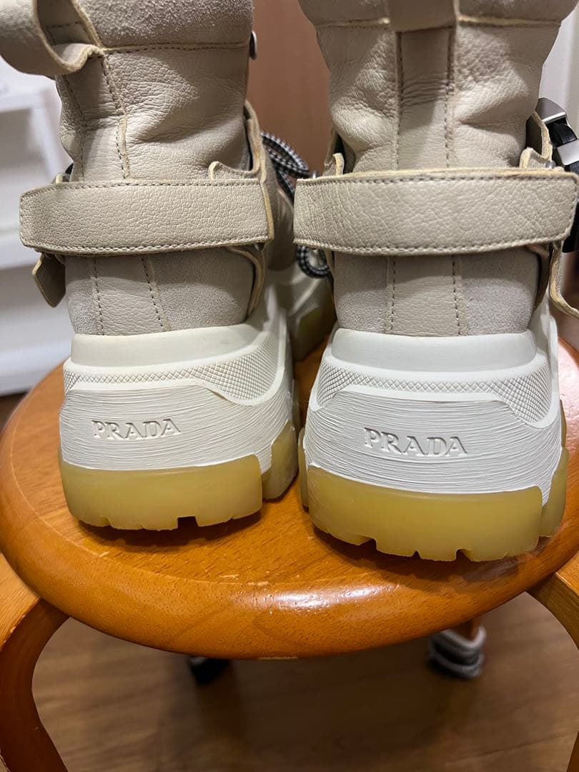 プラダ　ブーツホワイト レザーハイカットスニーカー 37