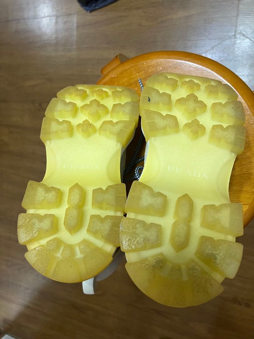 プラダ　ブーツホワイト レザーハイカットスニーカー 37