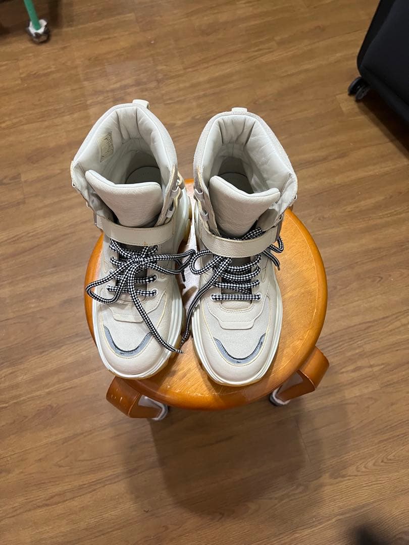 プラダ　ブーツホワイト レザーハイカットスニーカー 37