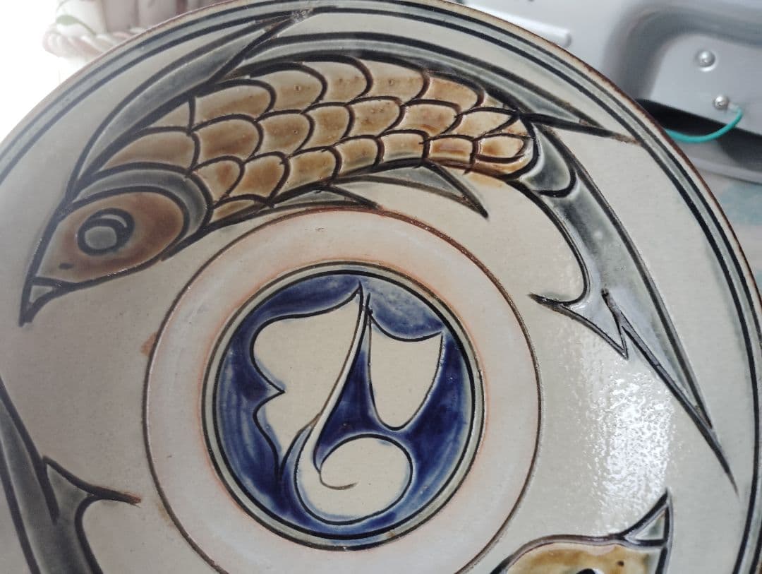 宮城須美子さん作　魚紋の大皿