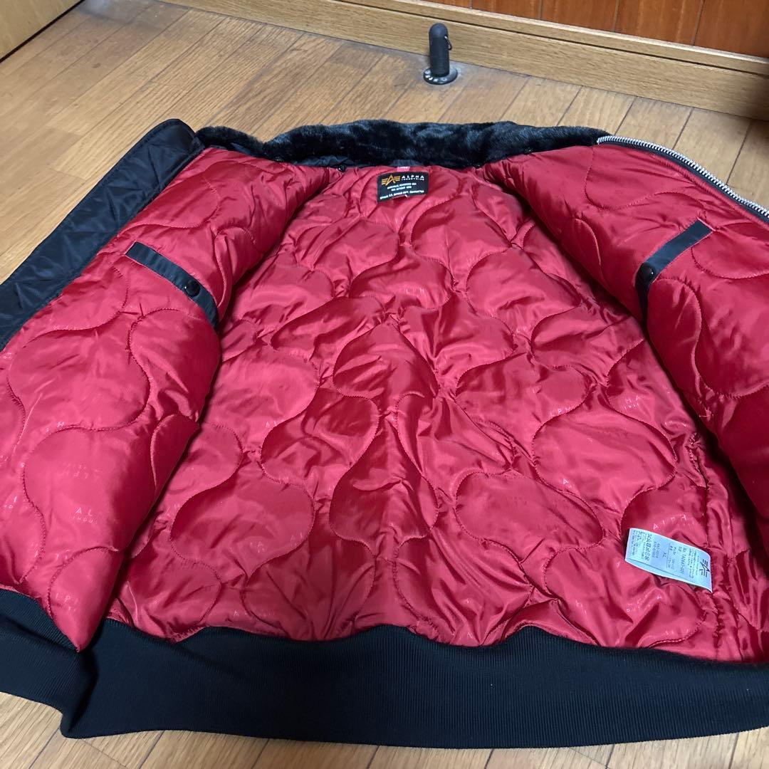 ALPHA INDUSTRIES フライトジャケット