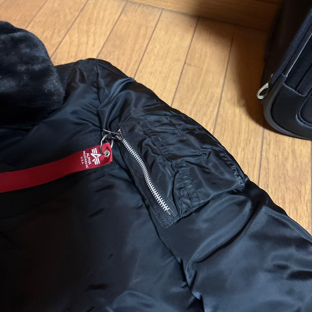 ALPHA INDUSTRIES フライトジャケット