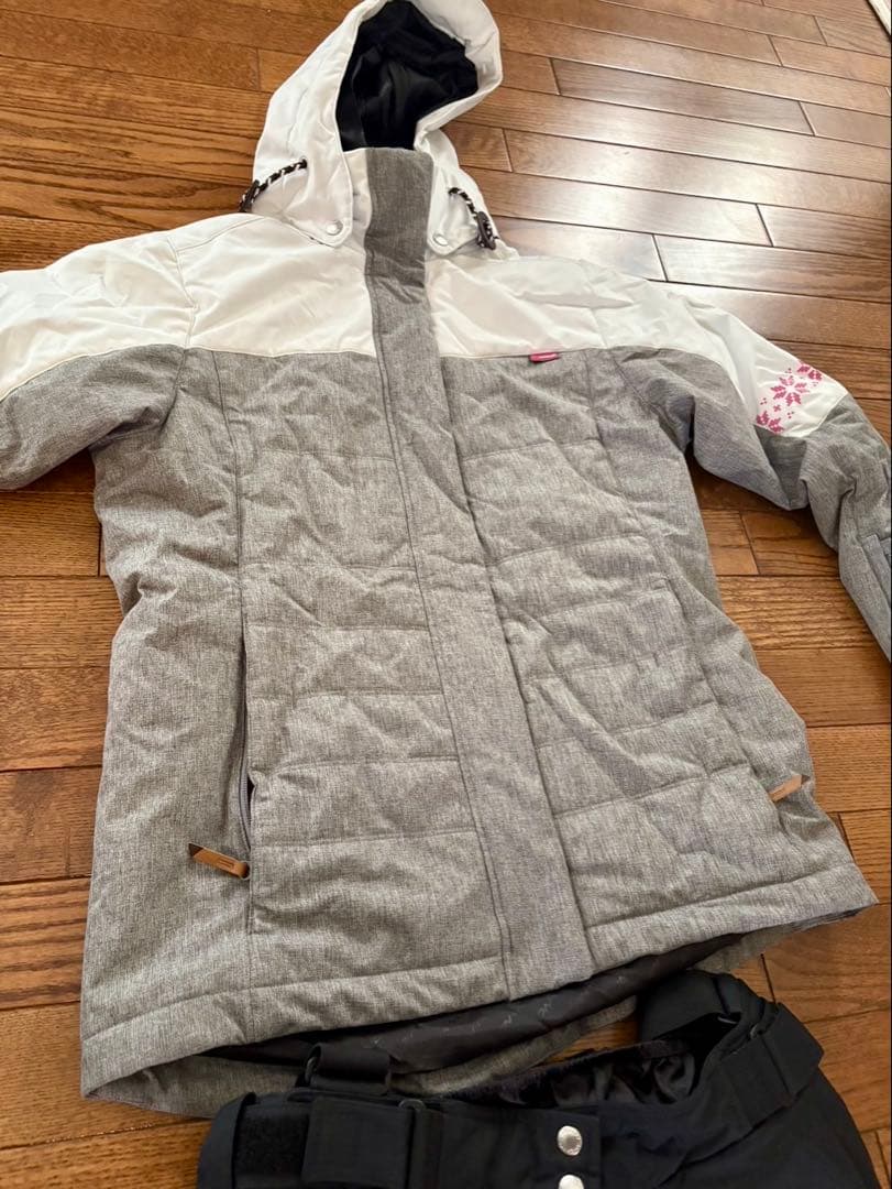 ONYONEスキーウエア(レディース)Lサイズ【スキーグローブ付き】