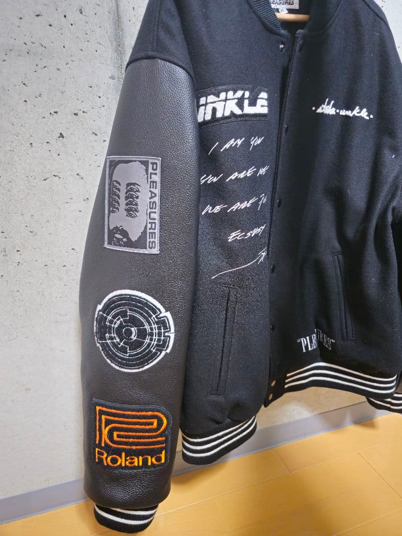 PLEASURES MO WAX スタジャン