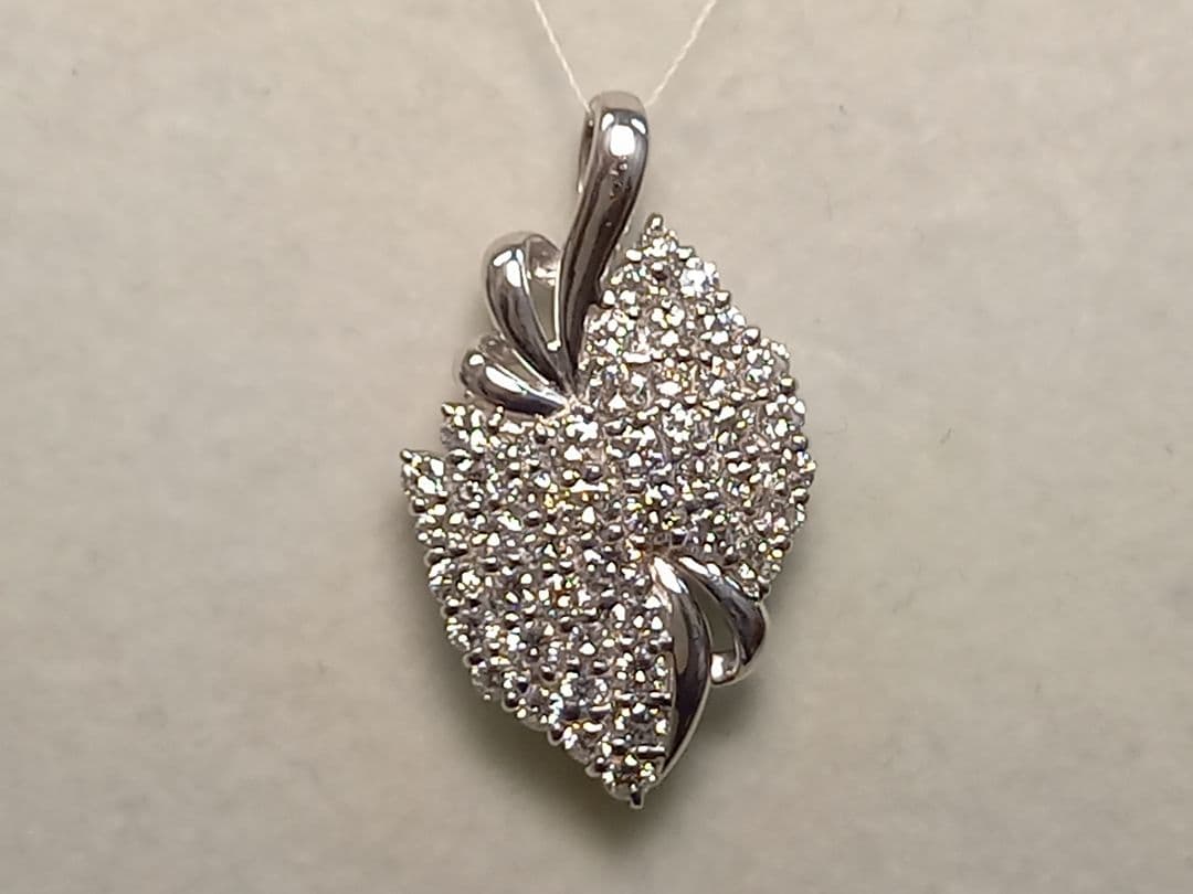 ペンダント　Pt900　ダイヤ　2.02カラット　チャーム