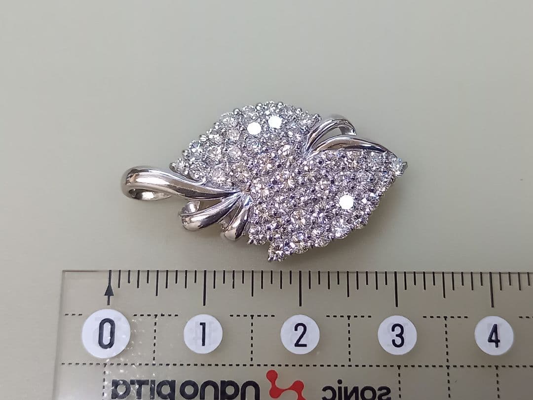 ペンダント　Pt900　ダイヤ　2.02カラット　チャーム