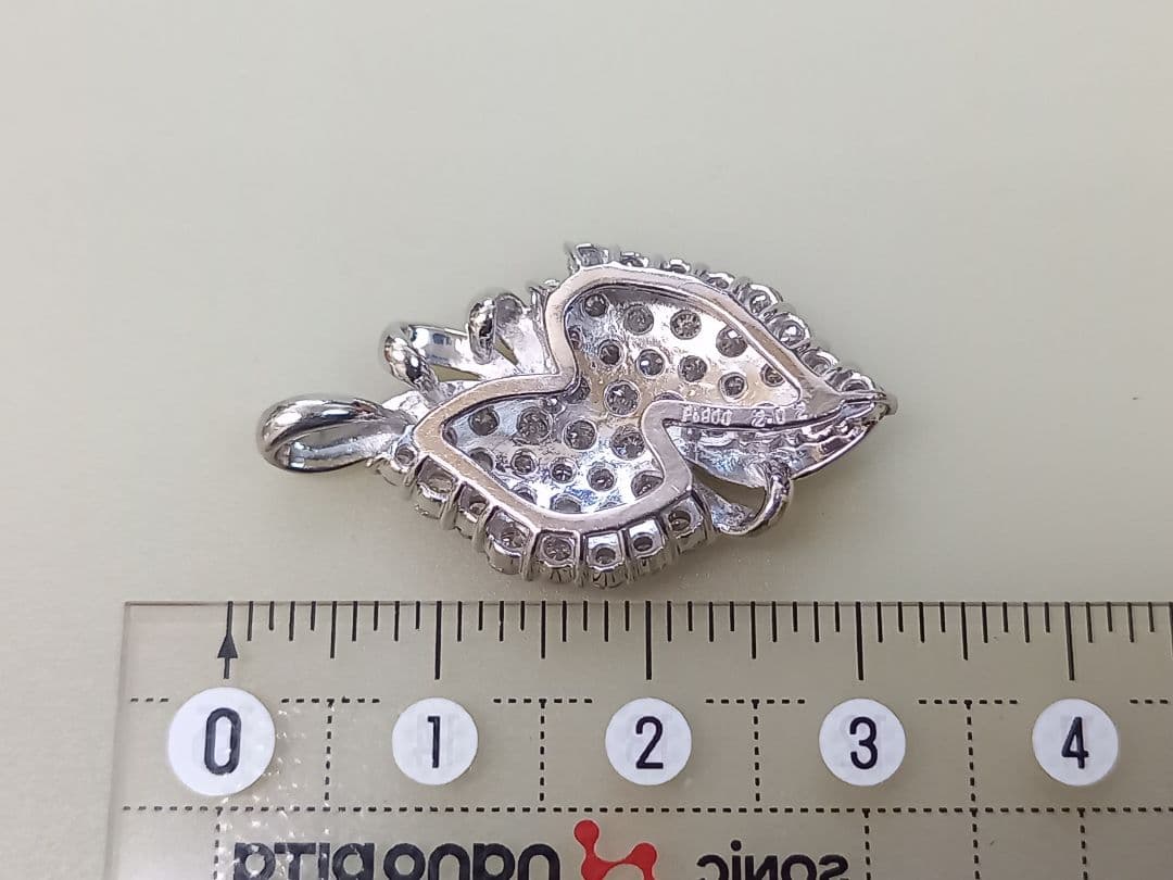 ペンダント　Pt900　ダイヤ　2.02カラット　チャーム