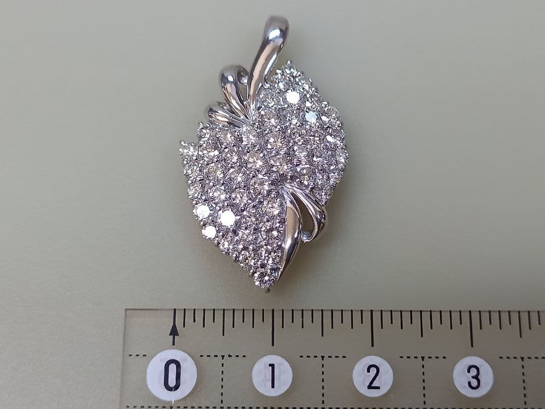 ペンダント　Pt900　ダイヤ　2.02カラット　チャーム