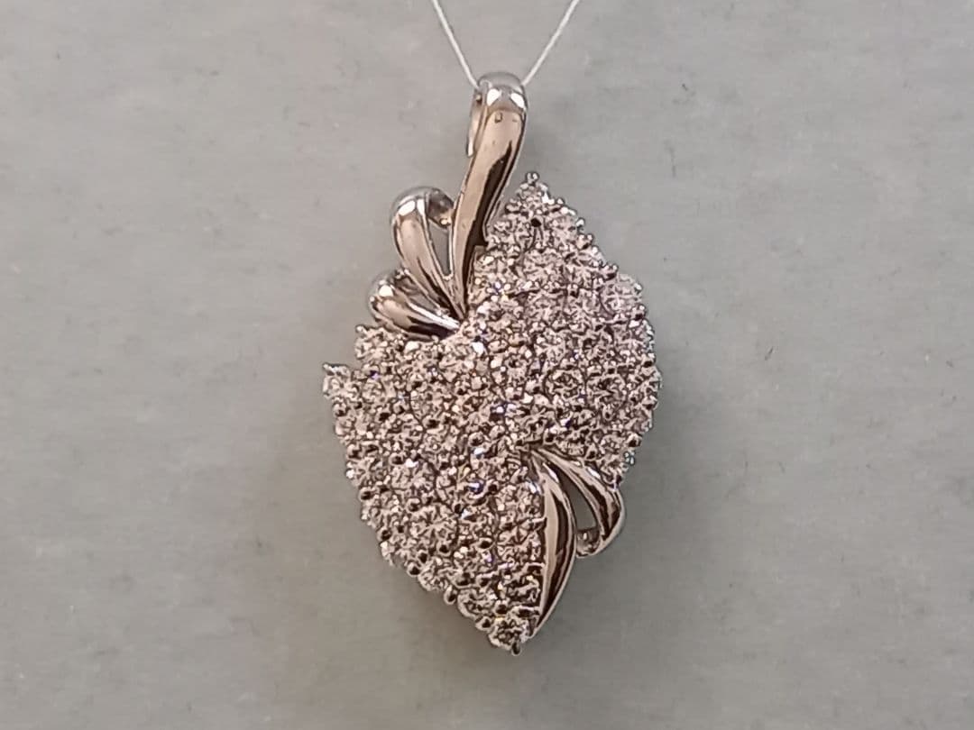 ペンダント　Pt900　ダイヤ　2.02カラット　チャーム