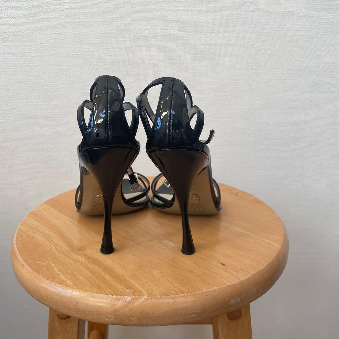 DOLCE&GABBANA ブラックエナメルストラップヒール