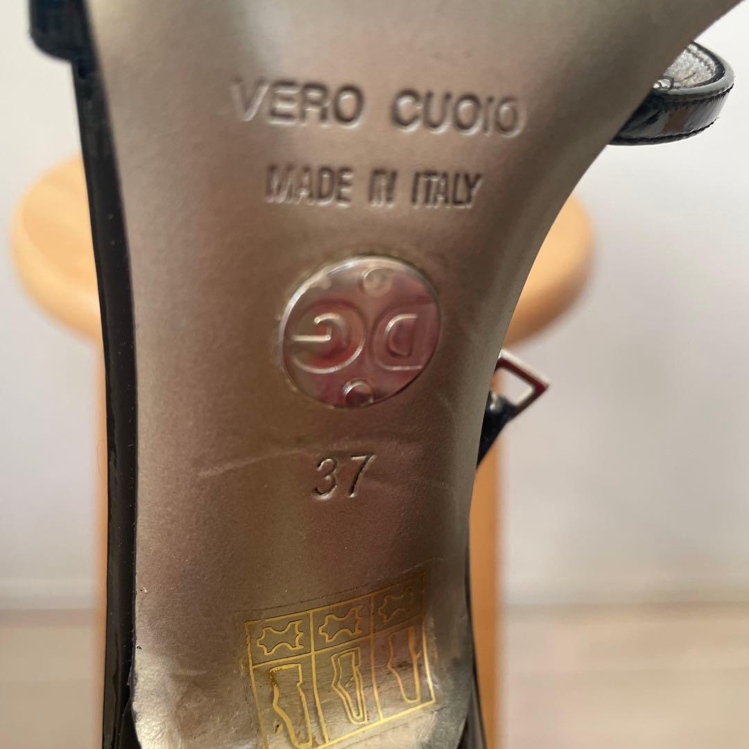 DOLCE&GABBANA ブラックエナメルストラップヒール