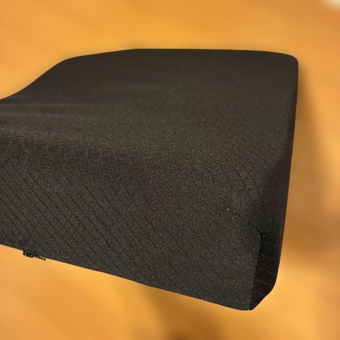 車椅子にもおすすめ　定価25000円　MOLA 椅子用クッション ブラック