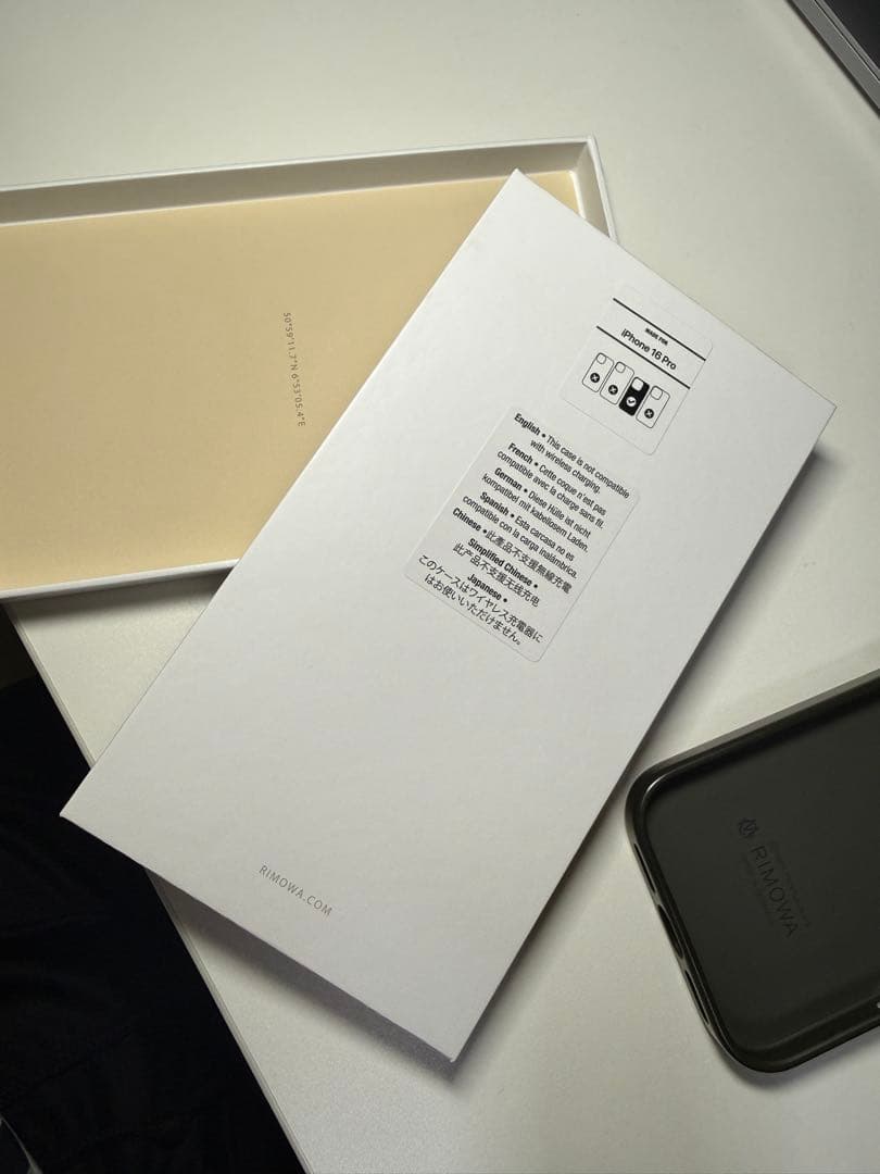 【希少品】RIMOWA iPhone16pro チタニウムケース