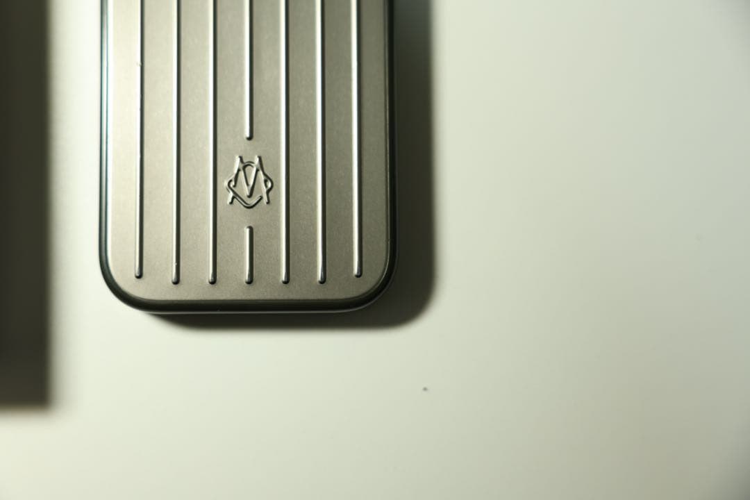 【希少品】RIMOWA iPhone16pro チタニウムケース